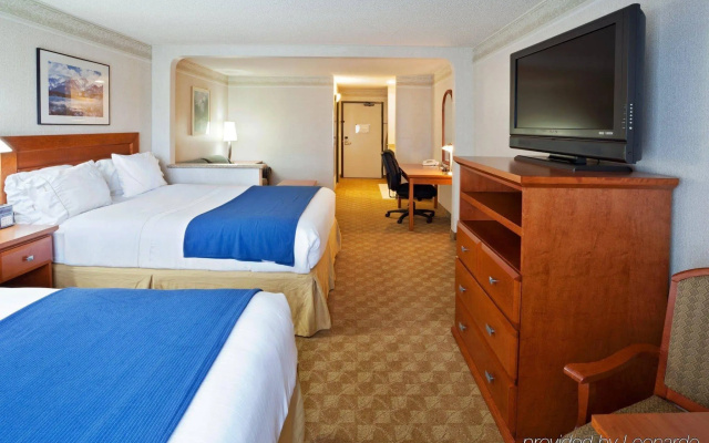 Holiday Inn Express & Suites Tacoma by IHG