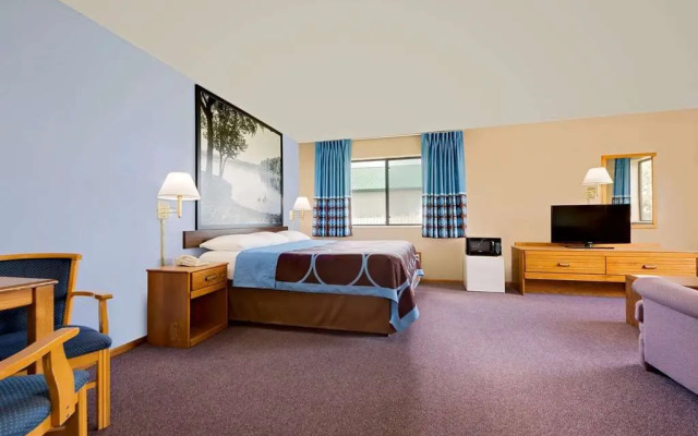 Super 8 by Wyndham Chariton