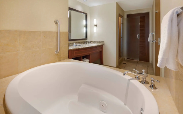 Renaissance® Phoenix Glendale Hotel & Conference Center