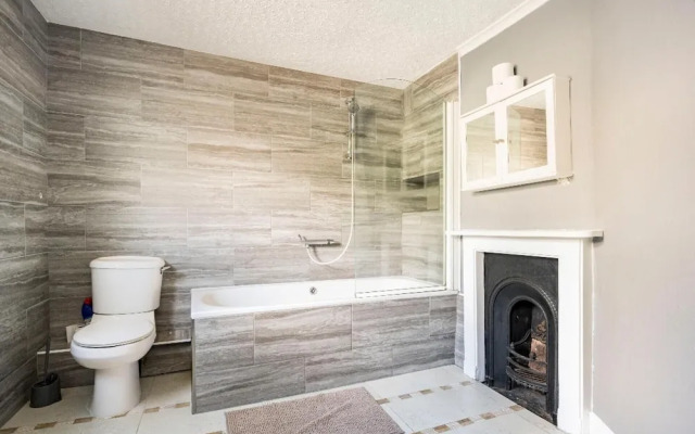 Maidstone - Sleeps 6 - Parking - Garden - 96ws
