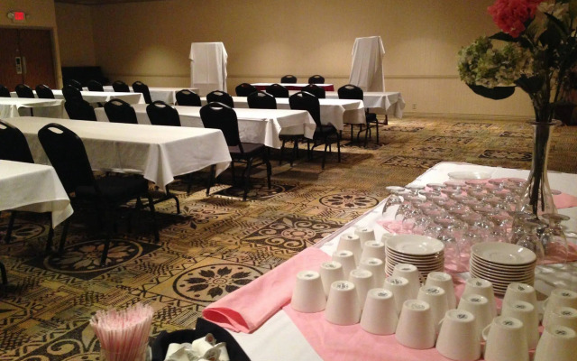 Norwood Inn & Suites La Crosse