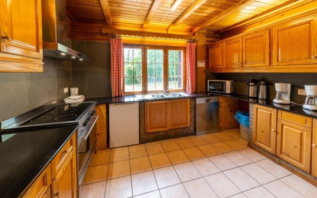 Majestic Chalet in Durbuy 200 Meters From the Golf