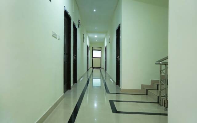 OYO 8273 Diamond Inn