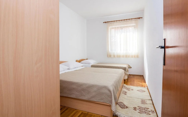 Awesome Home in Sabunike-privlaka With Wifi and 4 Bedrooms