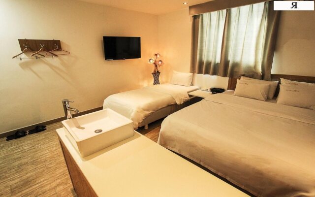 Iris Hotel