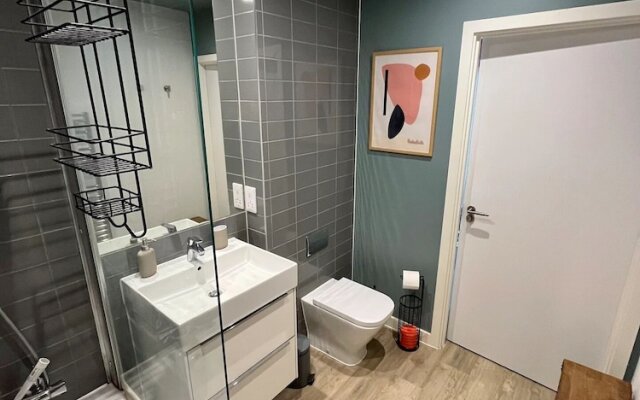 Elegant Chic Living Vibrant London Area