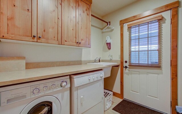 Coopers Collection 13 - Lowell Avenue Getaway