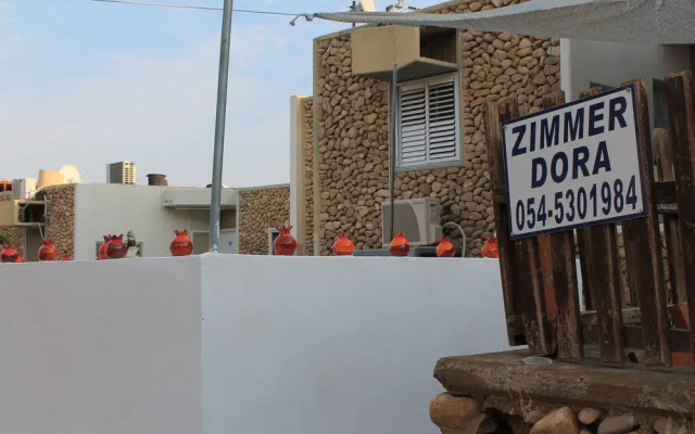 Zimmer Dora Dead Sea