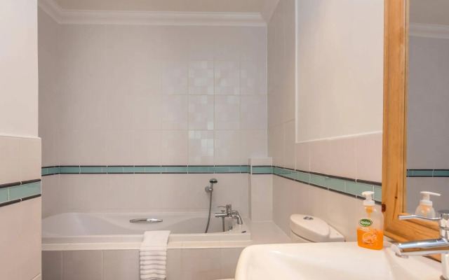 Quay Holidays - Canford Cliffs