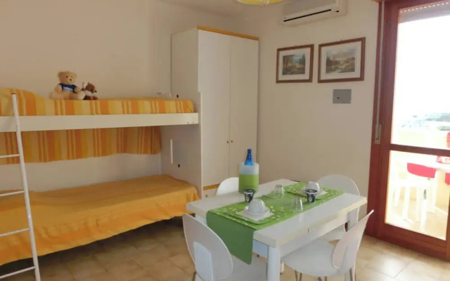 Homely Seaview Studio Flat With Balcony - Beahost
