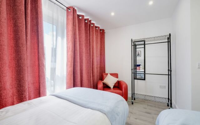 Luxury 1 & 2 bed Apartment free parking