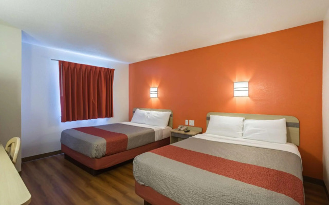 Motel 6 Dale, IN