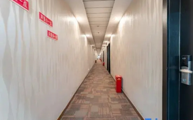 Minghu Light Hotel（Jinan Evergrande Riverside Left Bank Branch））