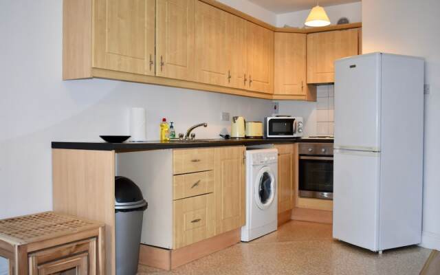 Bright 1 Bedroom Apartment in City Centre