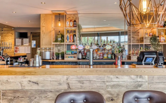 Premier Inn Bristol Parkway - M32