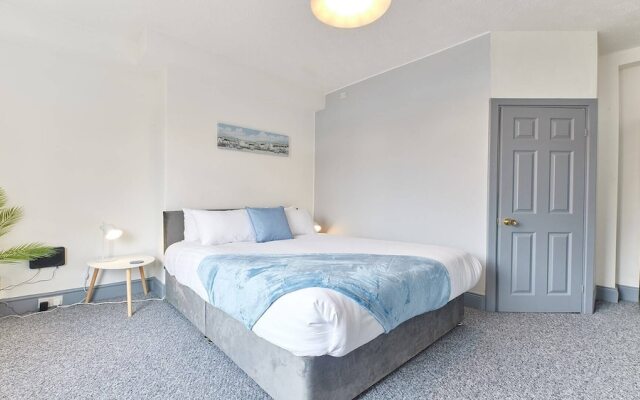 Host Stay Ralph House