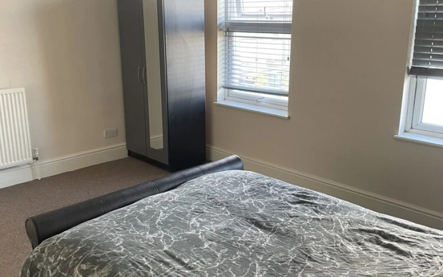 Immaculate 3-bed House Near Stokes Croft Bristol