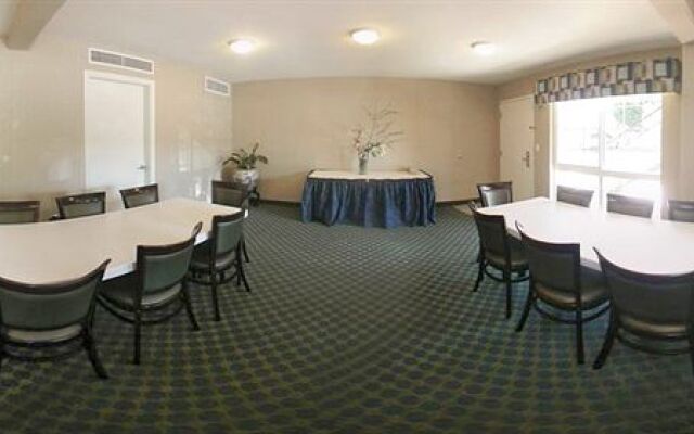 Travelodge by Wyndham Vallejo / I-80