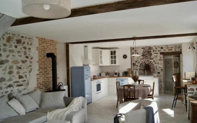 Gîte Sainte-Suzanne-et-Chammes, 3 pièces, 4 personnes - FR-1-600-192