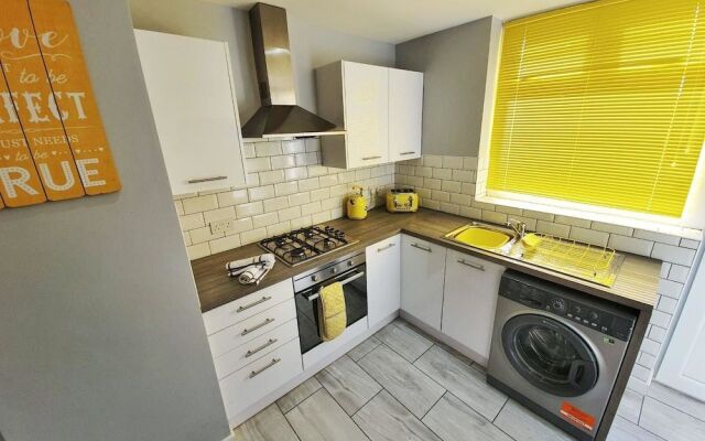 Sunflower Suite under Sasco Apartments