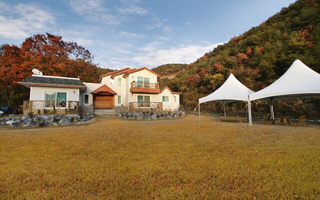 Yeongwol Hanbando River Pension