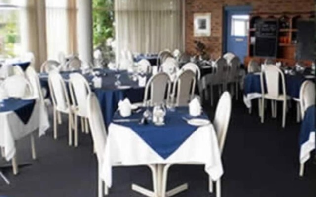 Lake Haven Motor Inn & Palms Restaurant