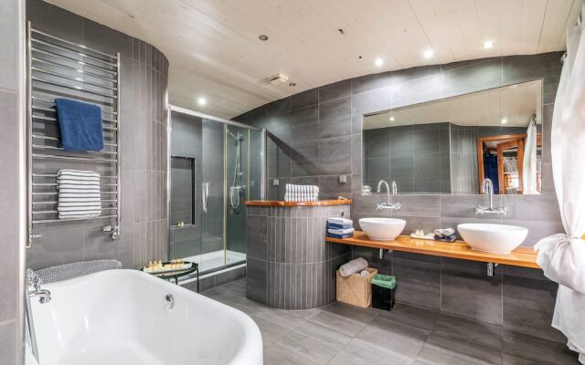 Luxury Canary Wharf House Boat Room 1