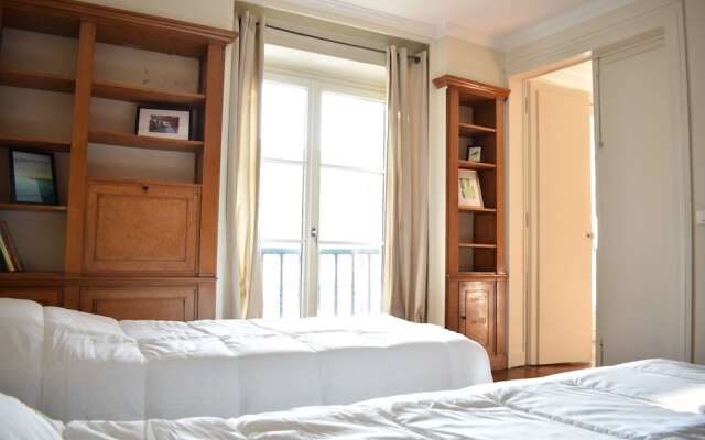 Spacious 2 Bedroom Apartment in Paris 2nd