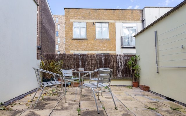 Spacious 4 Bedroom Home in East London