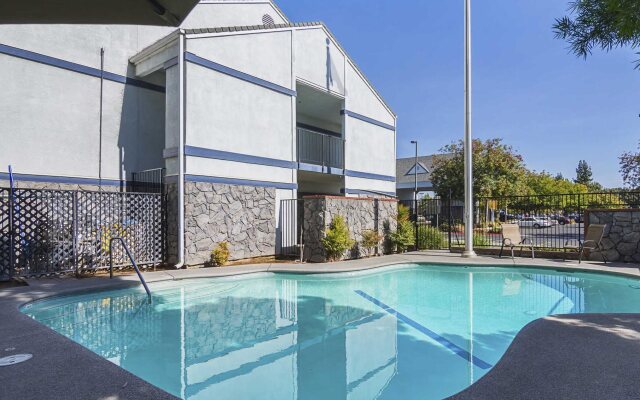 Quality Inn Fresno Yosemite Airport