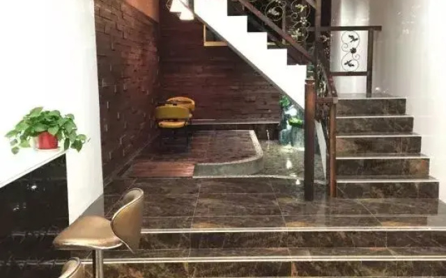 Shouxian Luolin Theme Hotel