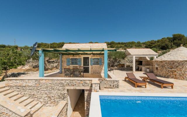 House with a swimming pool - Olive Grove Sumartin