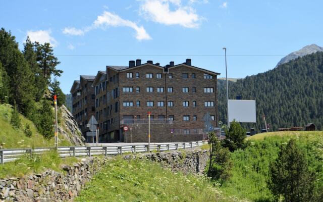 Peretol Apartments 1950M