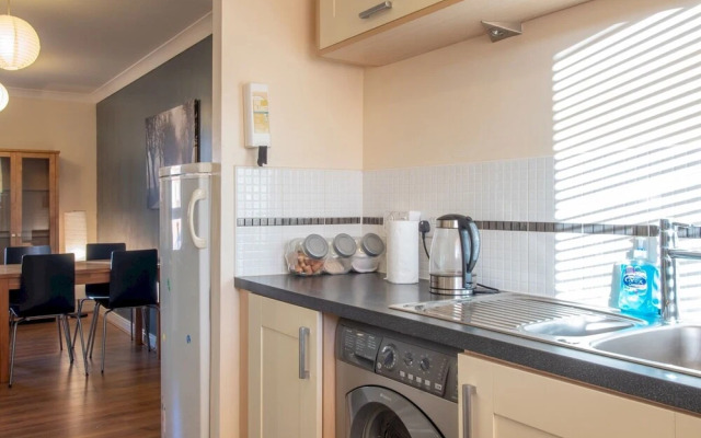 Bright & Spacious 4BD Suburban Home- Free Parking!