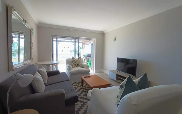 The Aqua - Sleeps 4 - Patio & Sea Views