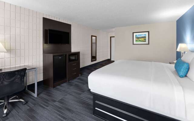 Baymont Inn and Suites by Wyndham Farmington, MO
