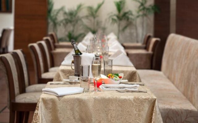 DLF Club 5