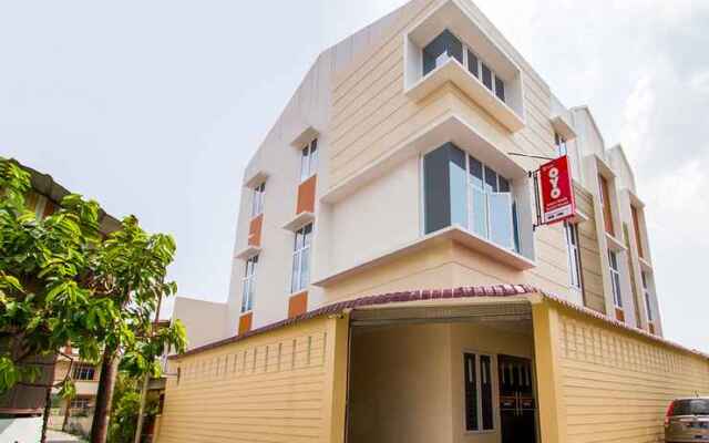Super OYO 3316 Adam Malik Guesthouse Near Stasiun Medan