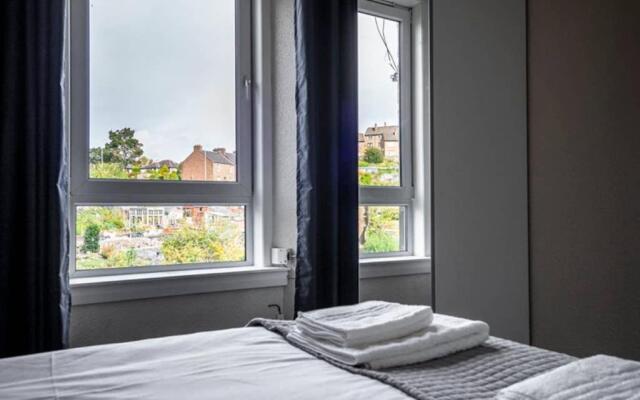 ☆ Bright, 2 Bedroom West End Apartment ☆