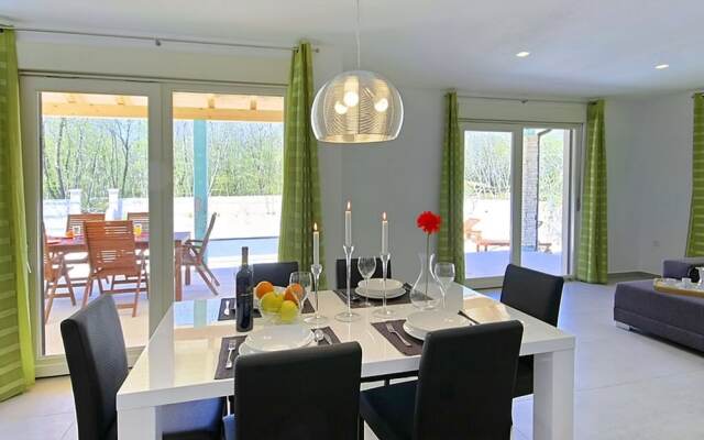 Gorgeous Villa in Belavici With Swimming Pool