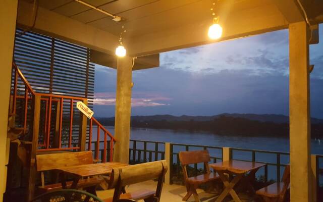 Tonkong Guesthouse & Restaurant