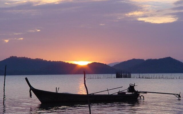 Pasai Beach Lodge