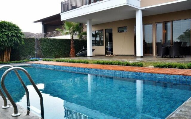Elok Villa 4 Bedrooms with a Private Pool