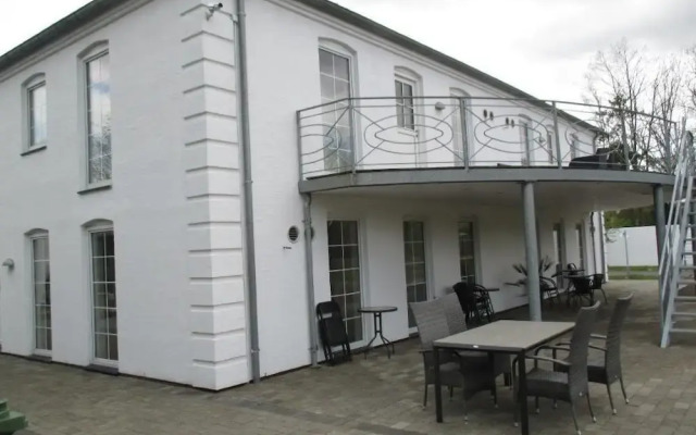 White House Hotel Apartments