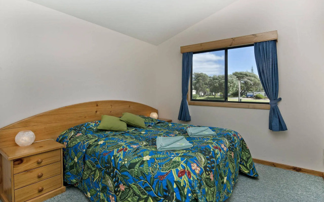 Acclaim Rose Gardens Beachside Holiday Park