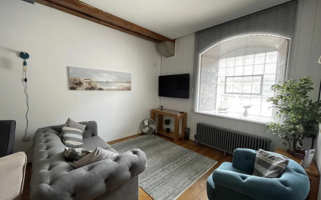 Cozy Coastal Apartment