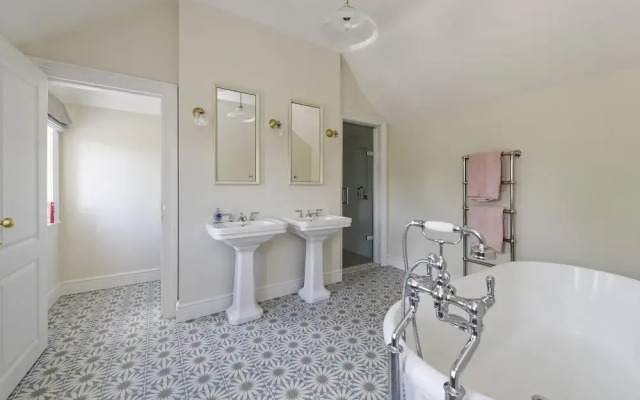 Amazing Spacious 5 Bed House Wimbledon