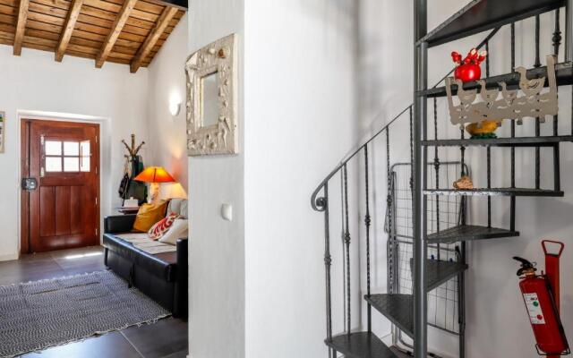 Casa da Fonte / Fountain House