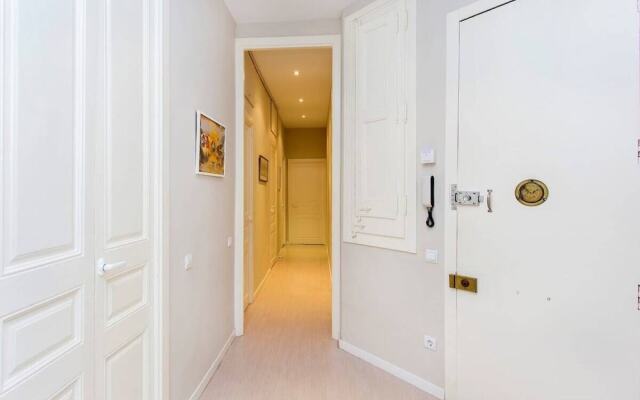 Trendy 3 Bedroom Flat in Central Area