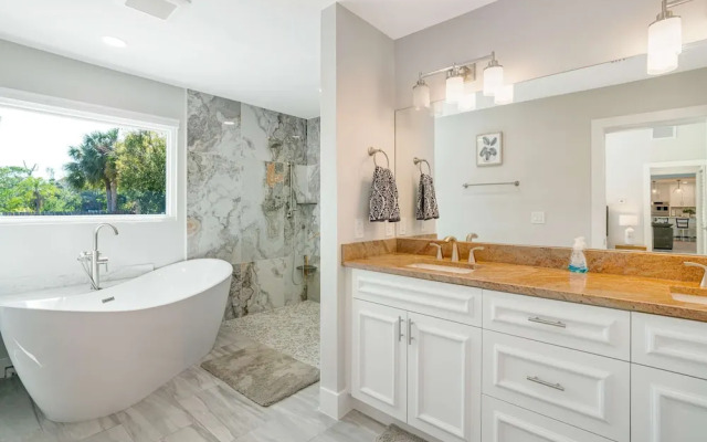 Sarasota Waterfront Pool Home With Dock